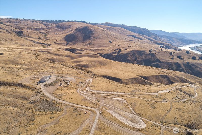 3rd image of 70 Hill Range Lane