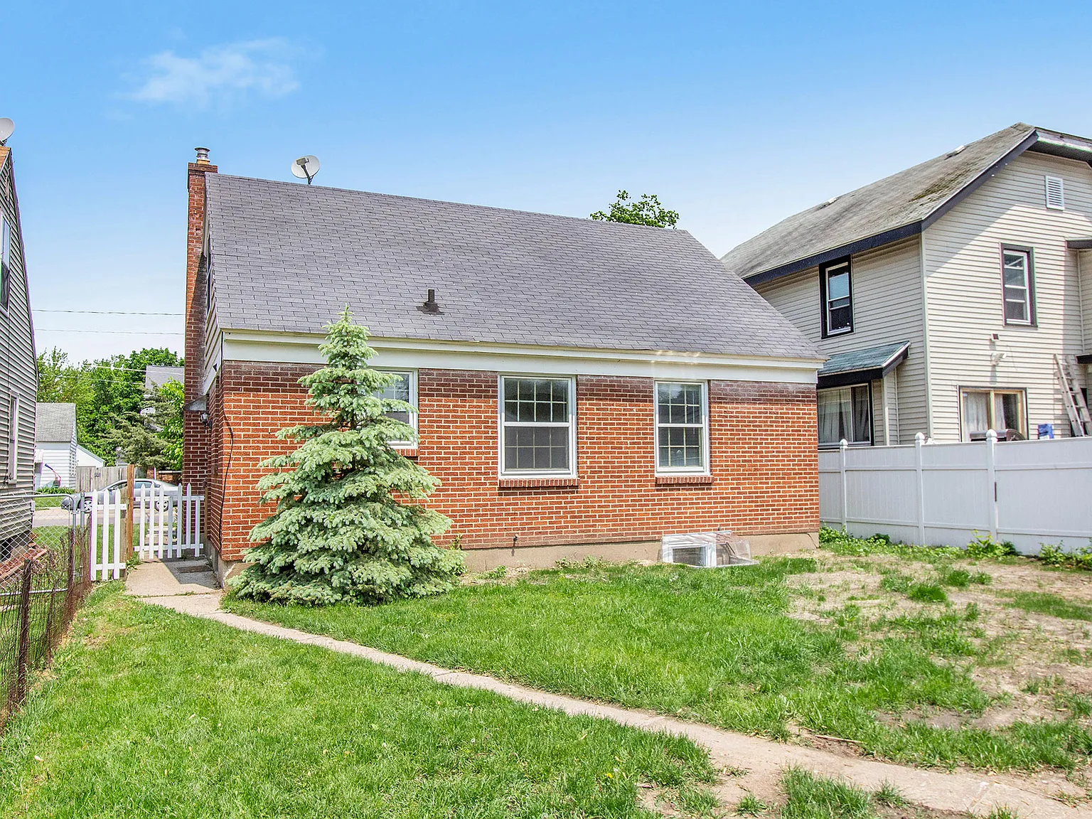 4 bed, 1500 sqft, $2,450 — Photo 3