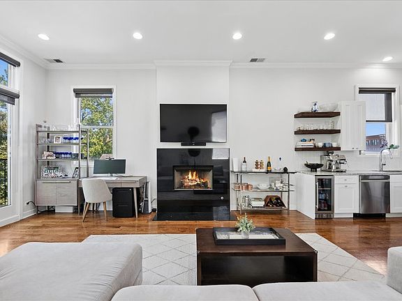 3rd image of 875 N Paulina St #3