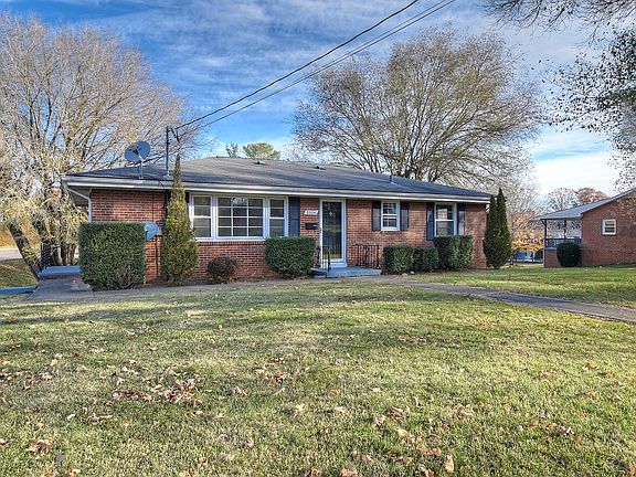 3rd image of 2324 Cretsinger Dr