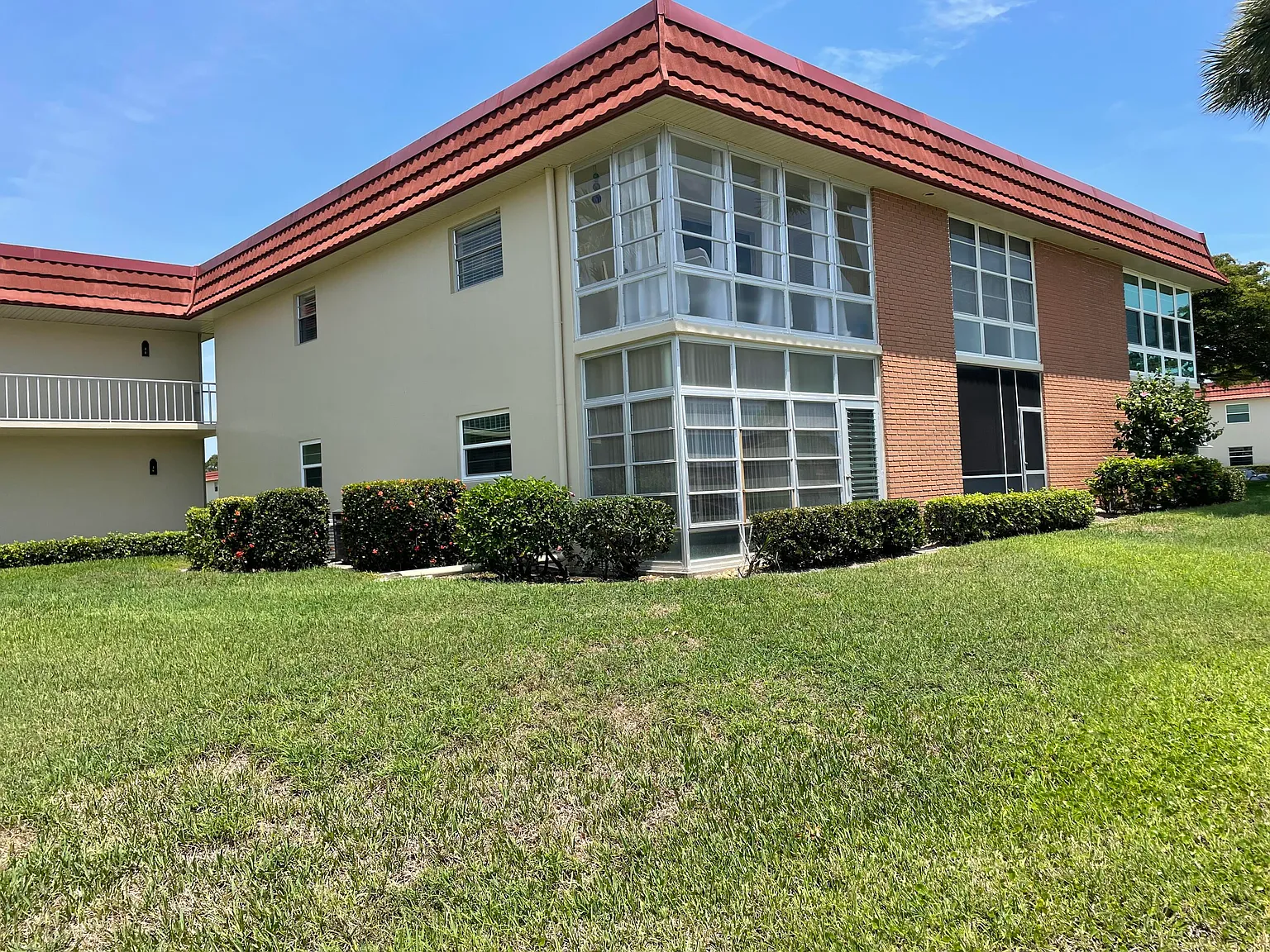 1 bed, 1.5 bath, 750 sqft, $1,500 — Photo 1