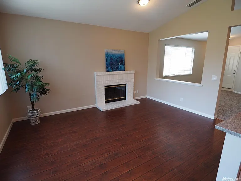 2258 Clapton Way — Photo 6