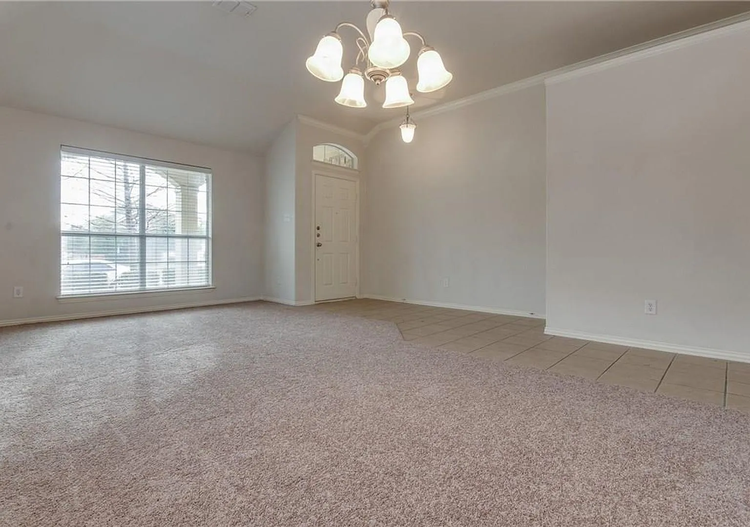 Modern 4-Bedroom Home with Community Amenities — Photo 4