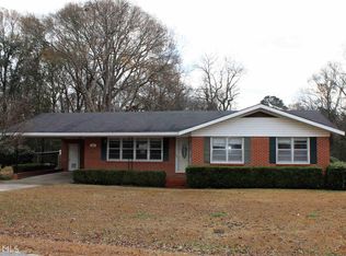 225 Lawndale Dr, Eastman, GA 31023