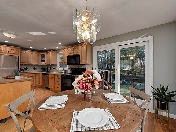 5th image of 19 Willowbrae Dr