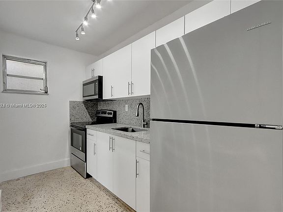 3rd image of 1927 NW 20th Ave #2