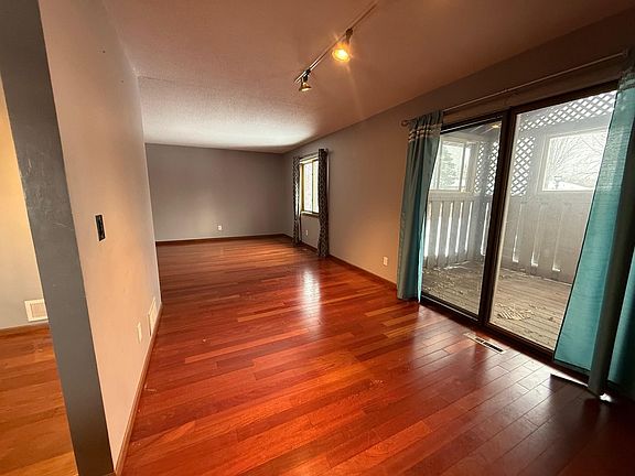 4th image of 414 Aurora Ave