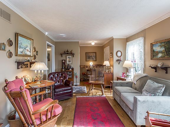 3rd image of 805 Pecos Cir