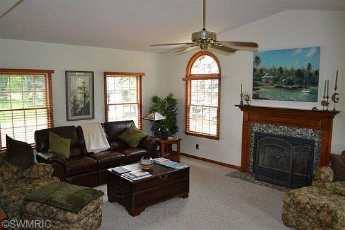 5th image of 9260 Arrowhead Dr E