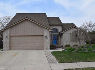 54161 Donny Dr, New Baltimore, MI 48047