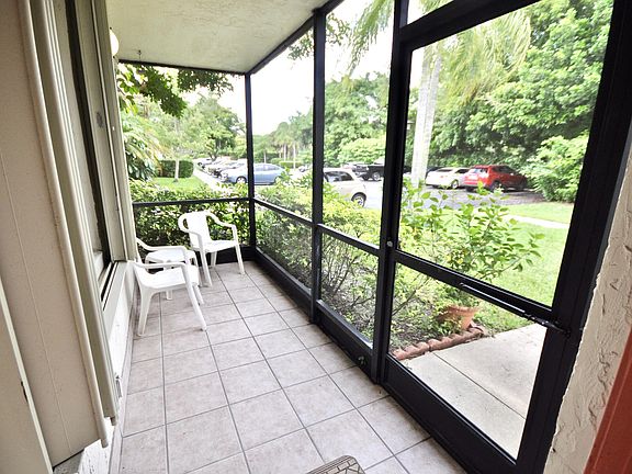 5th image of 421 Lakeview Dr APT 104