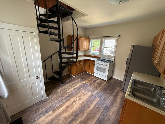 4th image of 87 E Main St APT 2