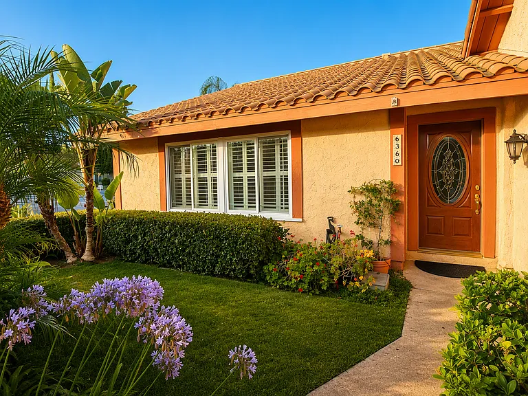 Private Front Yard -1
