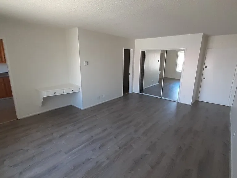 5929 Laurel Canyon Blvd #14 — Photo 3