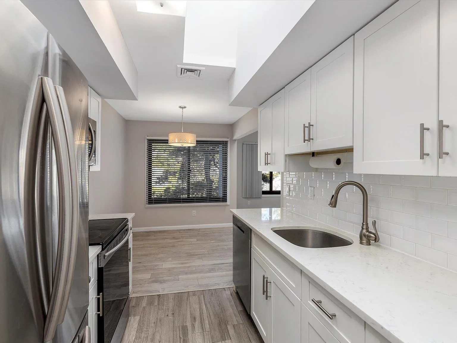 2 bed, 1068 sqft, $3,700 — Photo 4