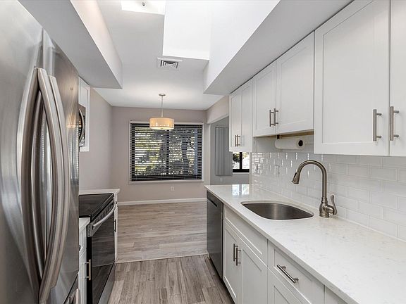 3rd image of 1471 John St