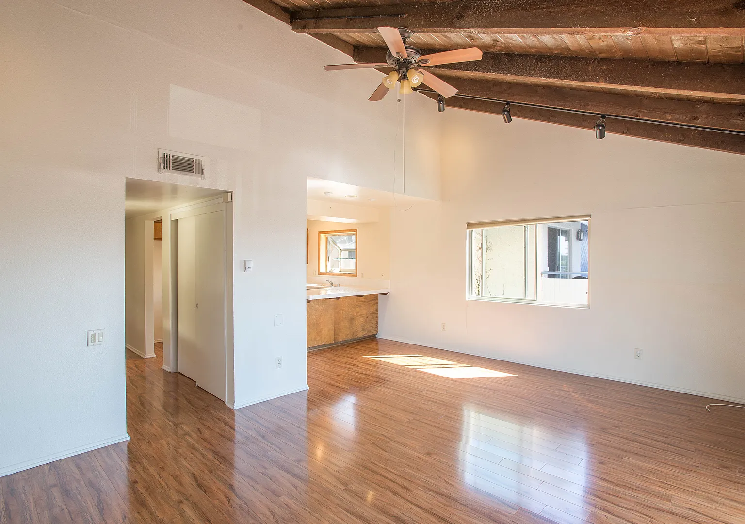 227 W. Escalones — Photo 2