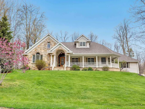5960 Valley Haven Ct, Little Suamico, WI 54141