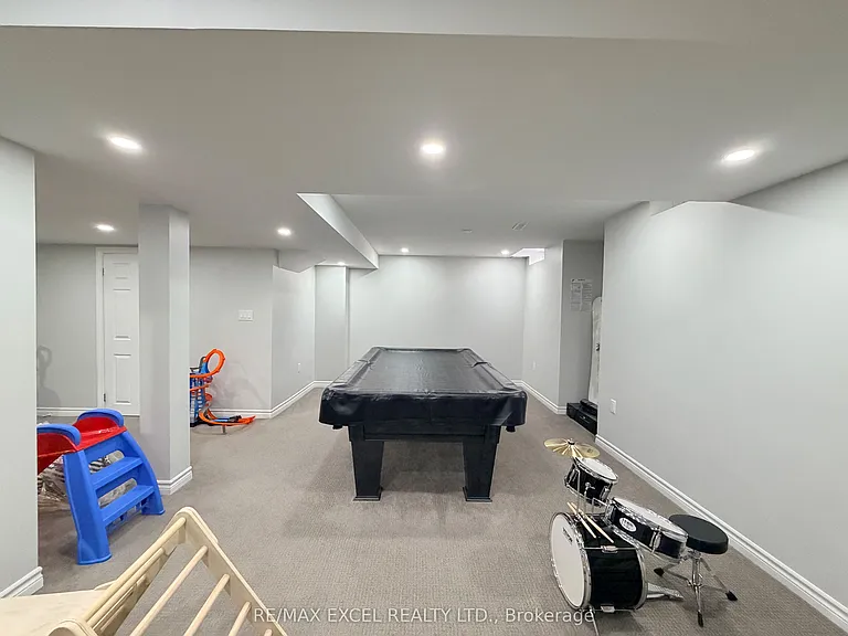 130 Laurendale Ave — Photo 18