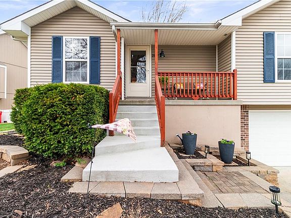 3rd image of 2337 NE Overbrook Dr