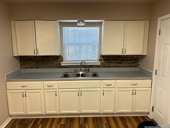 5th image of 403 Bangor Dr