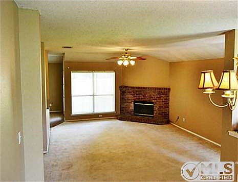 3rd image of 801 Austin Ln