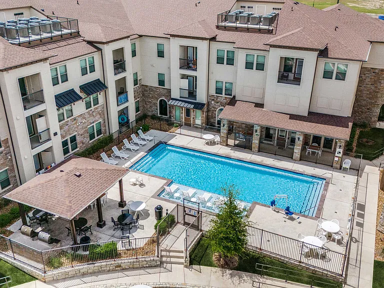 Palladium Crestway — Photo 15