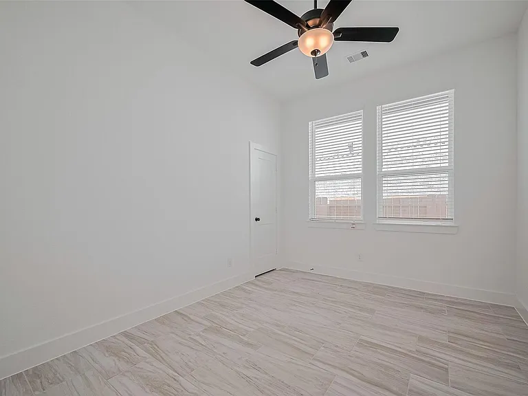 3328 Voda Bend Dr — Photo 31