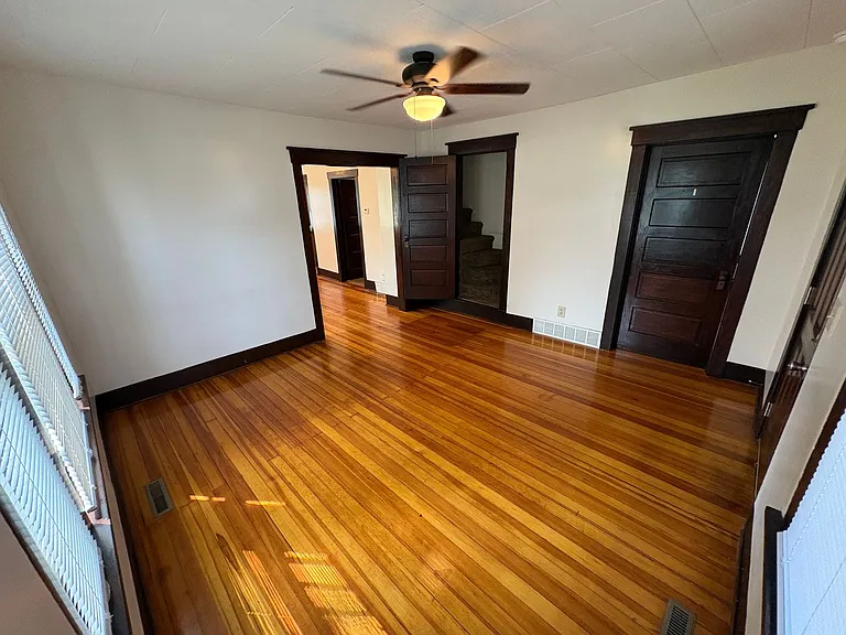 2209 Hawthorne Ave — Photo 9