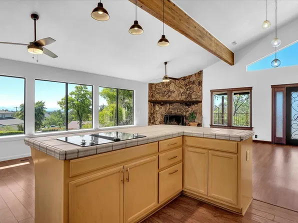 3416 NW Cessna Dr, Redding, CA 96001