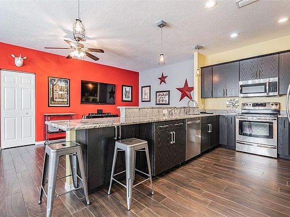 5th image of 927 Woodbridge Ct