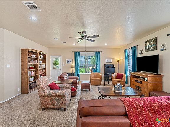 4th image of 617 Magdalena Ln