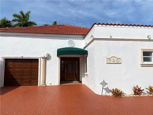 720 NW 123rd Ave — Photo 1