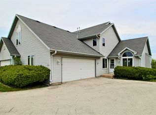 18900 Hiview Dr, Brookfield, WI 53045