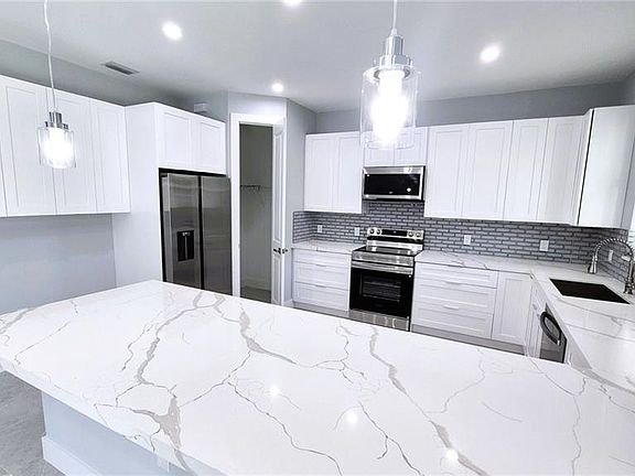 5th image of 532 41st Ave NE