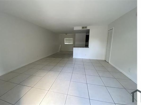 1441 NE 5th Ter APT 2