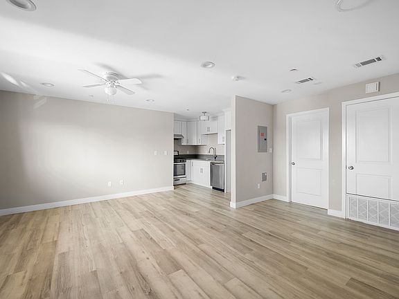 3rd image of 11731 Runnymede St #3