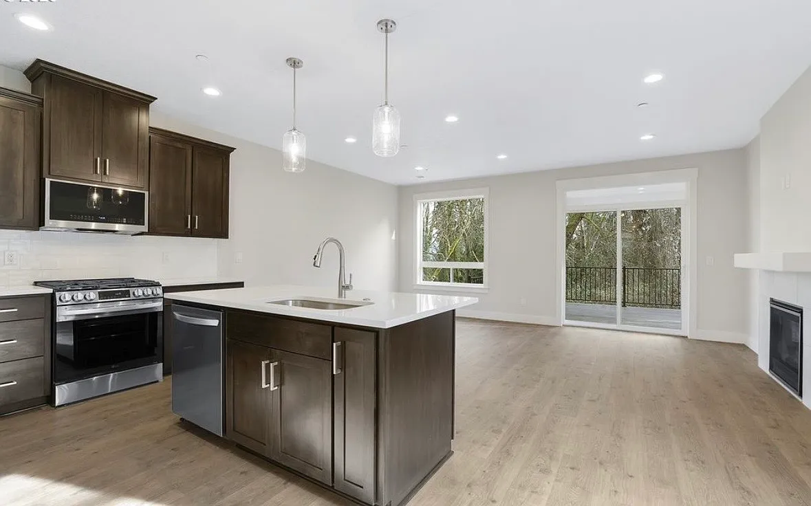 3 bed, 2.5 bath, 1966 sqft, $3,395 — Photo 1
