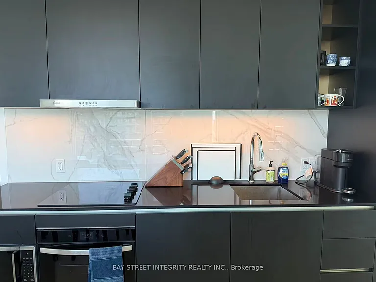 8 Wellesley St W #4616 — Photo 6