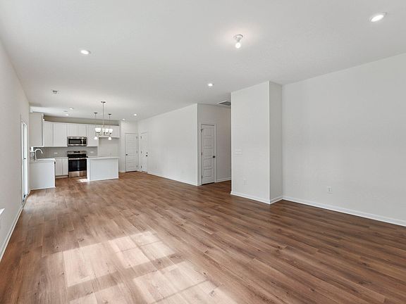 5th image of 434 Bassett Ln