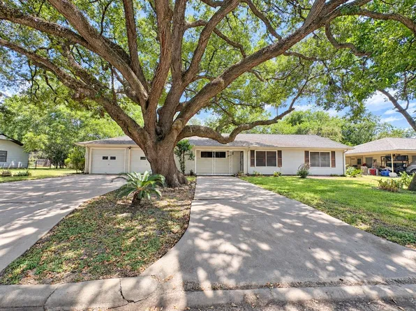 3413 Cherry Ln, Bay City, TX 77414