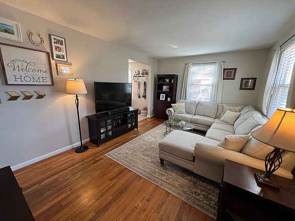 3rd image of 10703 Malone St