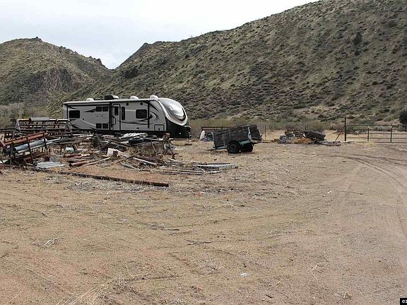 4th image of 107873 Highway 395