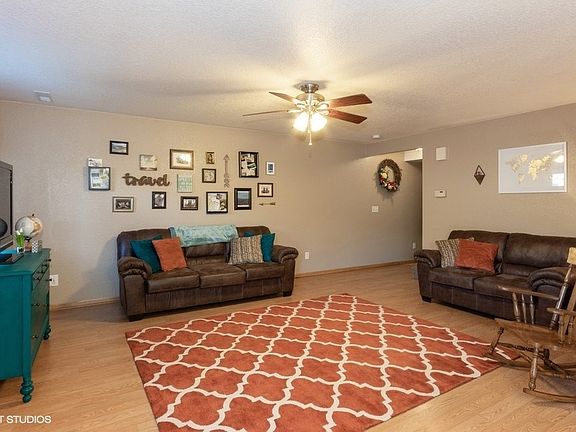 4th image of 228 Pedersen St