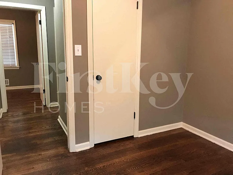 7200 NW 75th St — Photo 9