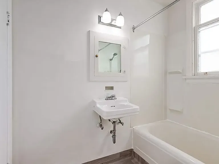 531 7th St S #7 — Photo 8