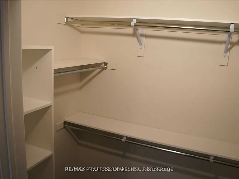 150 Oak Park Blvd #403 — Photo 11