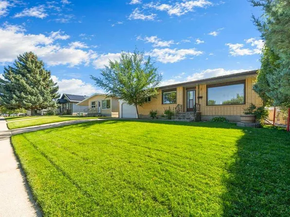 1335 NW 24th St SE, Medicine Hat, AB T1A 2E5