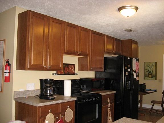 3rd image of 742 SE Academy Ln