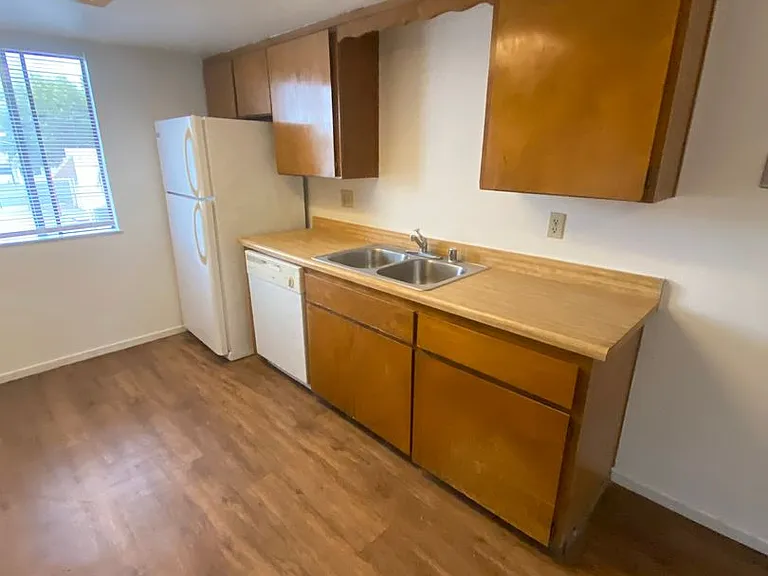 1710 McKinley Ave — Photo 2